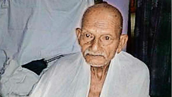 82 year old man denied from boarding train,says British Raj is back 82 year old man denied from boarding train,says British Raj is back