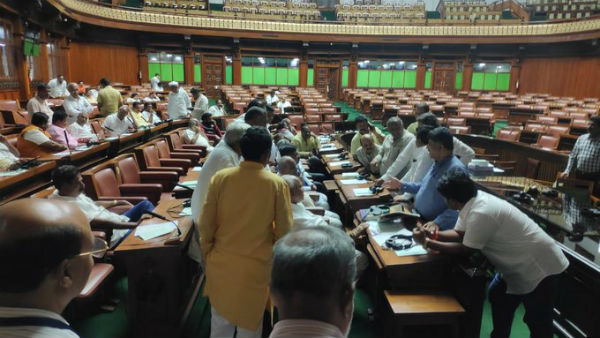 తెరమీదికి వచ్చిన ఫిరాయింపుల నిరోధక చట్టం