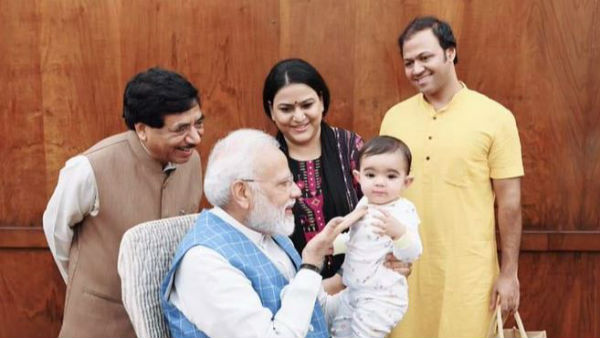 మోడీ తాతతో ఆడుకున్న బుడ్డోడు