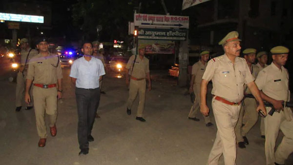 ఓవర్ టేక్కు అవకాశమివ్వని కానిస్టేబుల్