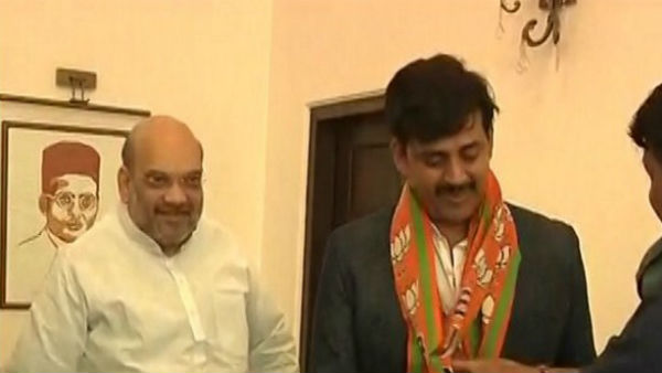 భోజ్ పురిలో పాట పాడి అందరినీ ఆకట్టుకున్న రేసుగుర్రం విలన్ ఎంపీ రవి కిషన్