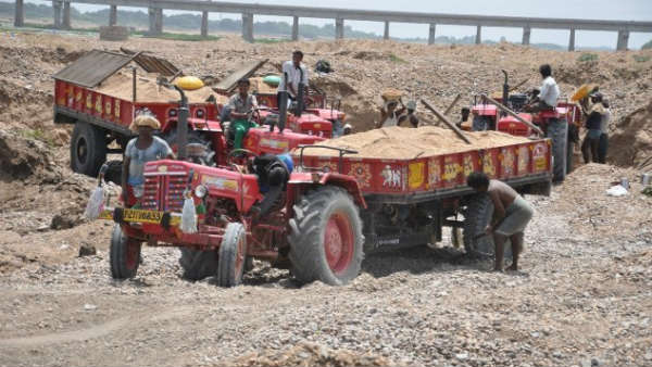 ఏపీలో ఇసుక కష్టాలు... జగన్ నిర్ణయంతోనే నిర్మాణ రంగం కుదేలు