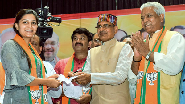 Haryanvi Folk Singer Sapna Chaudhary Finally Joins BJP Haryanvi Folk Singer Sapna Chaudhary Finally Joins BJP
