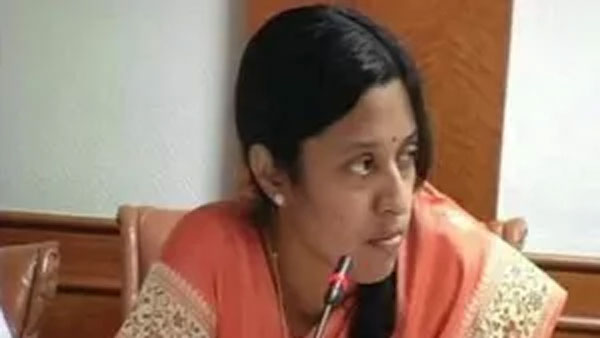 టీడీపీ ఆయుధంగా శ్రీలక్ష్మీ పోస్టింగ్ వ్యవహారం .. అవినీతి ఆరోపణలున్న అధికారిణితో పారదర్శక పాలన సాధ్యమా ?