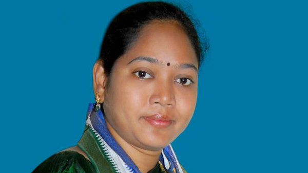 రెండు లక్షలు తీసుకొని మోసం..! మంత్రి సుచరితకి బాధితురాలి గోడు..!!