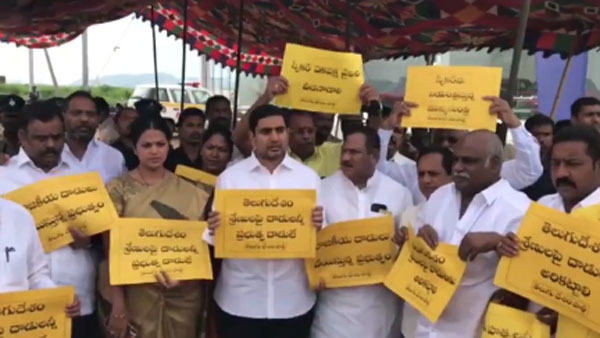 తను మాట్లాడకుండా వైసీపీ సభ్యులతో తిట్టించే అజెండాతో ఉన్న వైసీపీ సర్కార్ .. ప్రజా క్షేత్రంలో తేల్చుకుంటాం అన్న బాబు