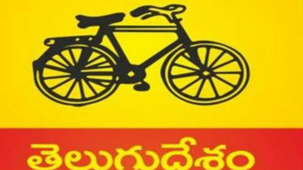 టీడీపీ లో గతంలోనూ చాలానే ఆగస్ట్ సంక్షోభాలు .. ఈ ఆగస్ట్ లో ఏం జరుగుతుందో అన్న టెన్షన్ లో తెలుగు తమ్ముళ్ళు