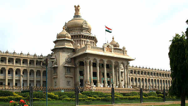 Karnataka BJP goes to Governor, says Speaker delaying process by not holding floor test Karnataka BJP goes to Governor, says Speaker delaying process by not holding floor test