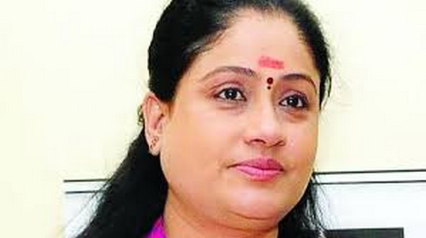 vijayashanti fire in kcr vijayashanti fire in kcr