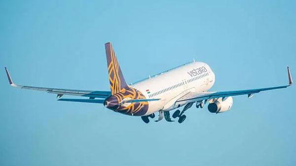 Vistara Airlines flight lands in Lucknow with just 10 minutes of fuel left Vistara Airlines flight lands in Lucknow with just 10 minutes of fuel left