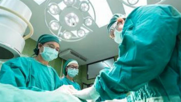కడుపునొప్పితో బాధ పడిన మహిళ