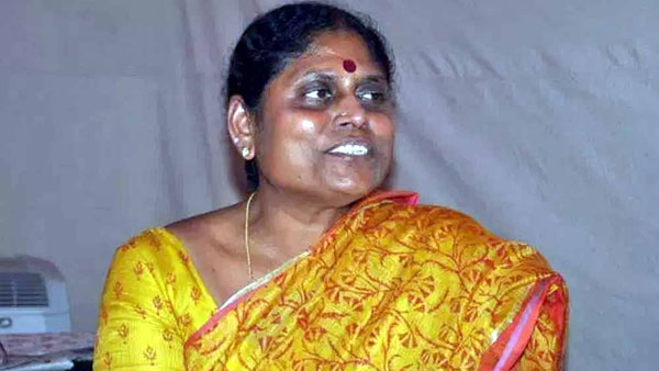 ఆ బహుమానం చూడగానే భావోద్వేగం..