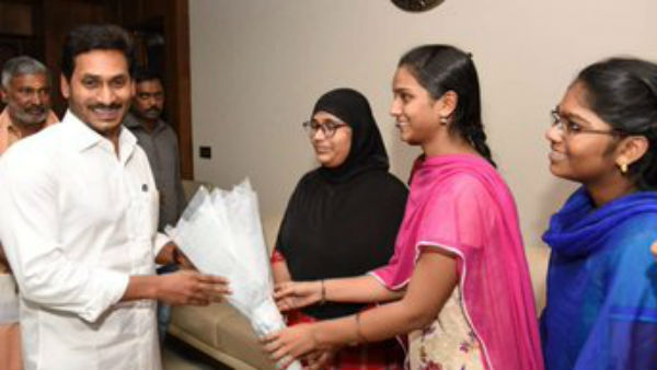 Intermediate Students was met Chief Minister of AP YS Jagan for express their thanks Intermediate Students was met Chief Minister of AP YS Jagan for express their thanks