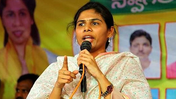 ప్రతి పనికి ఓ రేటు ఫిక్స్ చేశారని మండిపడుతున్న మాజీ మంత్రి అఖిలప్రియ