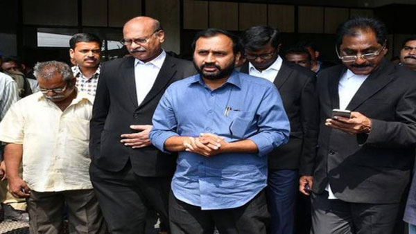 ఎలా బతుకుతావో చూస్తామంటూ..