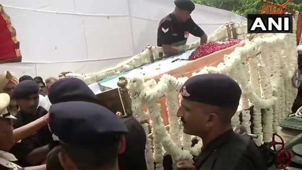 Arun Jaitley cremated with state honours at Nigambodh Ghat Arun Jaitley cremated with state honours at Nigambodh Ghat