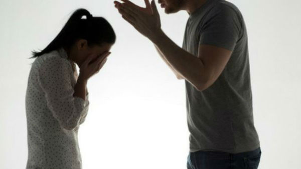స్నేహం ముసుగులో..!