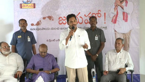 పుస్తకంలో కొన్ని అరుదైన పిక్స్..