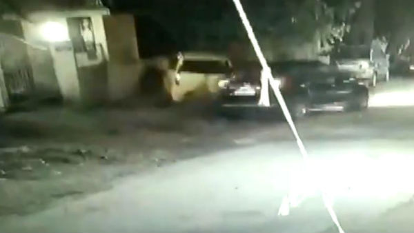 A woman driver damaged three cars with her car in Pune A woman driver damaged three cars with her car in Pune