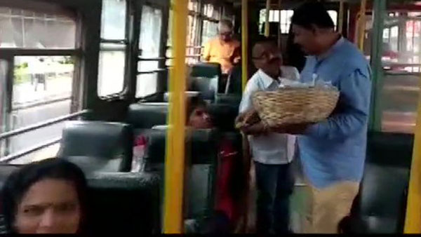 పండగ వాతావరణం..