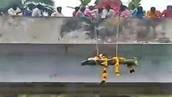 తమ పొలాల్లో నుంచి శవయాత్ర వెళ్లొద్దంటూ..!