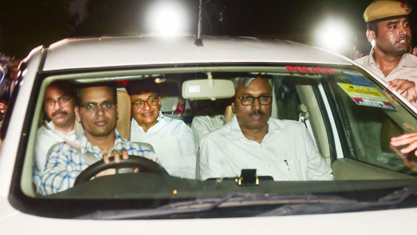 కాశ్మీర్ అంశాన్ని మరుగుపర్చడానికే