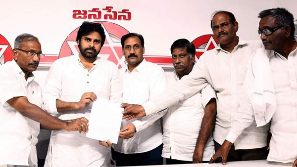 రాజధాని మారుస్తారన్న వార్తలతో రాజధాని రైతుల్లో టెన్షన్ .. పవన్ తో భేటీ