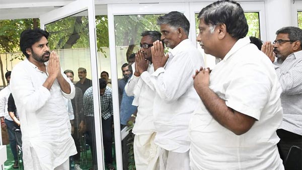 పవన్..బీజేపీతో కలిసి పోరాటం దిశగా..