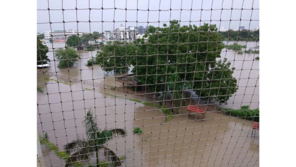 వడోదరను ముంచెత్తిన వరదలు