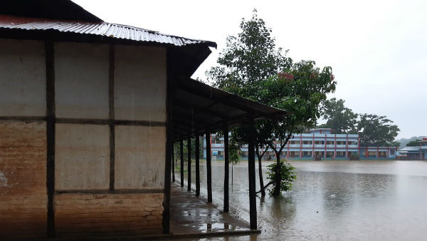 Road connectivity cut off at 3 places in Guntur as well as flood water floated in nearest villages Road connectivity cut off at 3 places in Guntur as well as flood water floated in nearest villages