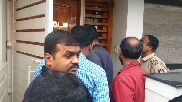 ఎందుకు అంత పట్టు ?