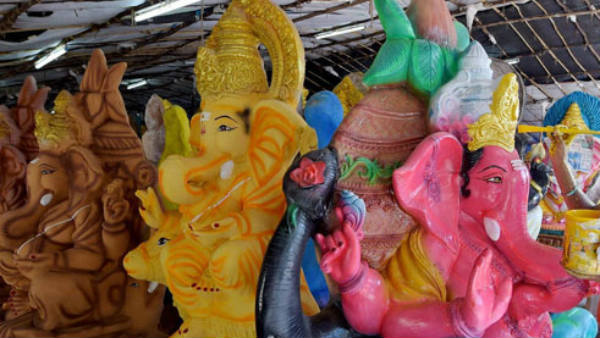 రాజధాని నగరంలో రెండు వేల మట్టి గణపతి విగ్రహాలను పంపిణీ చేయనున్న ఉత్సవ కమిటీ