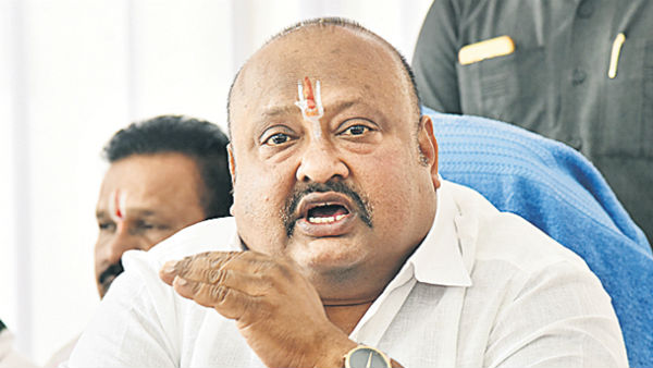 న్యాయపరమైన చర్యలు తీసుకుంటా.. గంగుల కంప్లైంట్