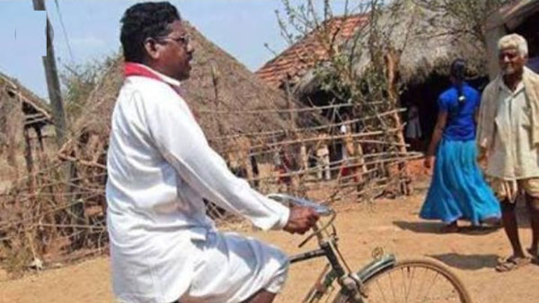 ఇప్పటికీ సైకిల్పైనే తిరుగుతూ