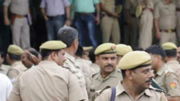 లైన్మెన్పై అధికారులకు ఫిర్యాదు