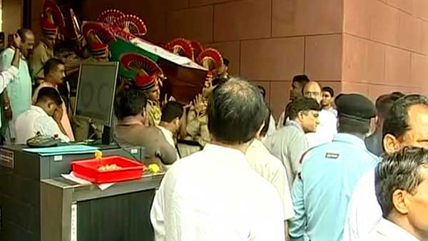 11మంది ఫోన్లు చోరీ..