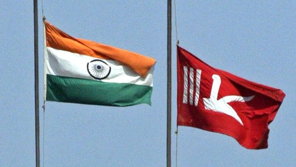 అధికారిక వేడుకల్లో జాతీయ జెండాతోపాటు కశ్మీర్ జెండా