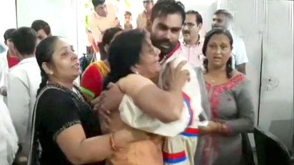 Journalist shot dead allegedly by liquor mafia in Uttar Pradesh Journalist shot dead allegedly by liquor mafia in Uttar Pradesh