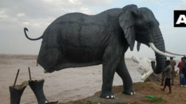 Andhra Pradesh: Animal statues on the Kalingapatnam beach in Srikakulam district got washed away in the sea Andhra Pradesh: Animal statues on the Kalingapatnam beach in Srikakulam district got washed away in the sea