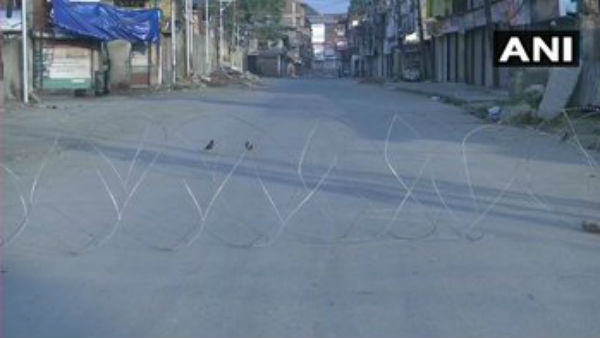 Kashmir: Curfew-like restrictions imposed on movement of people Kashmir: Curfew-like restrictions imposed on movement of people