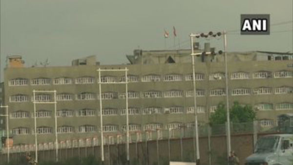 Jammu and Kashmir flag along with Tricolor atop the Civil Secretariat at Srinagar Jammu and Kashmir flag along with Tricolor atop the Civil Secretariat at Srinagar