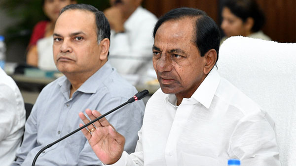 కలెక్టర్ పేరు మారుస్తామని చెప్పిన కేసీఆర్ ... కొనసాగుతున్న సీఎంతో జిల్లా కలెక్టర్ల సమావేశం