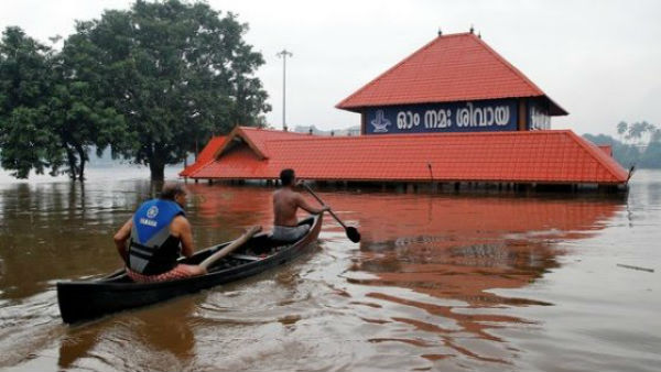 Heavy Rain distract Kerala as land slide in wayanad and red alert in four districts Heavy Rain distract Kerala as land slide in wayanad and red alert in four districts