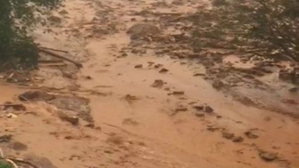 Heavy Rain distract Kerala as land slide in wayanad and red alert in four districts Heavy Rain distract Kerala as land slide in wayanad and red alert in four districts