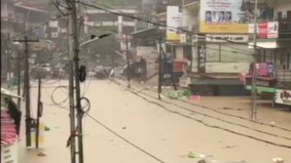 Heavy Rain distract Kerala as land slide in wayanad and red alert in four districts Heavy Rain distract Kerala as land slide in wayanad and red alert in four districts