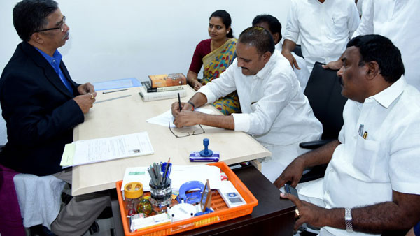 ఇచ్చిన మాట కోసం చల్లా రామకృష్ణారెడ్డికి...