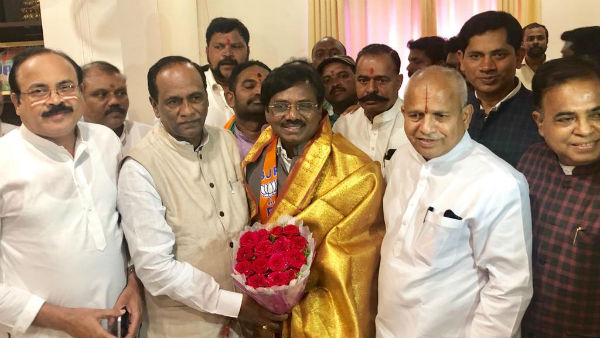జంప్లే జంపులు. అటు ఇటుగా కారు, హస్తం..!