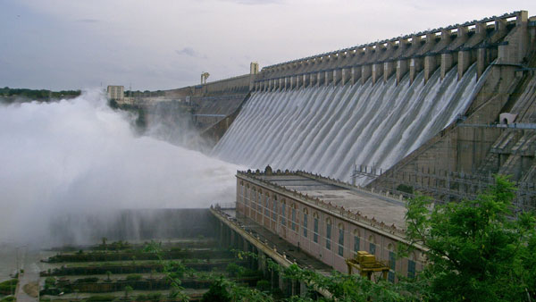 visitors qued for nagarjuna sagar full of traffic jam visitors qued for nagarjuna sagar full of traffic jam