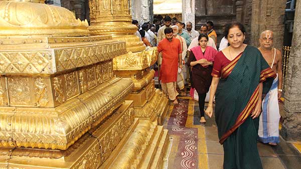 Union Minister Nirmala Sitaraman offered prayers to Lord Balaji in Tirumala Union Minister Nirmala Sitaraman offered prayers to Lord Balaji in Tirumala