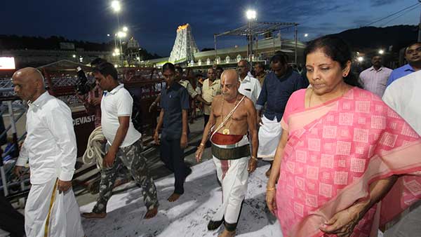 Union Minister Nirmala Sitaraman offered prayers to Lord Balaji in Tirumala Union Minister Nirmala Sitaraman offered prayers to Lord Balaji in Tirumala